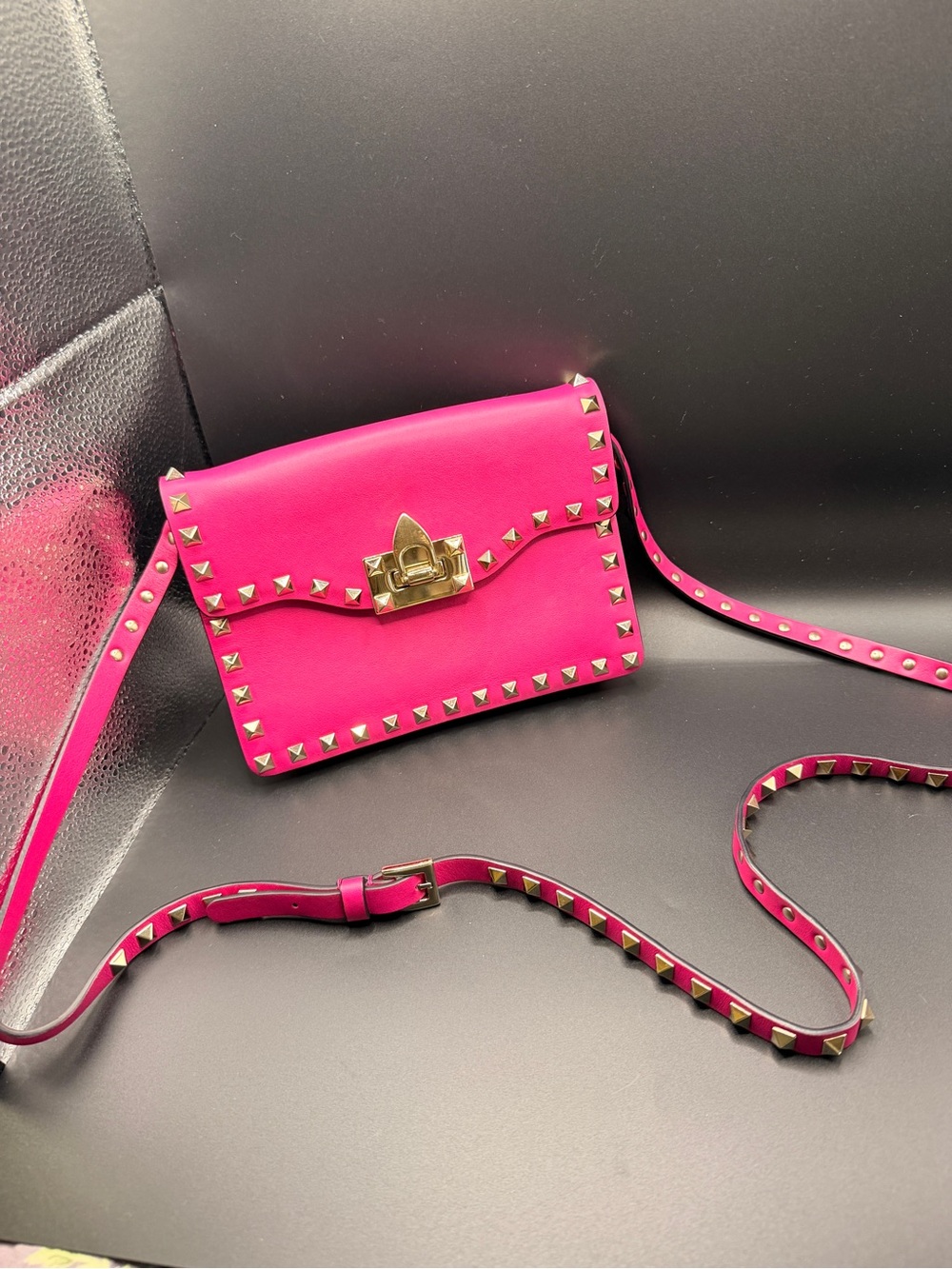 💕 Authentic Valentino Garavani Rockstud Crossbody Bag